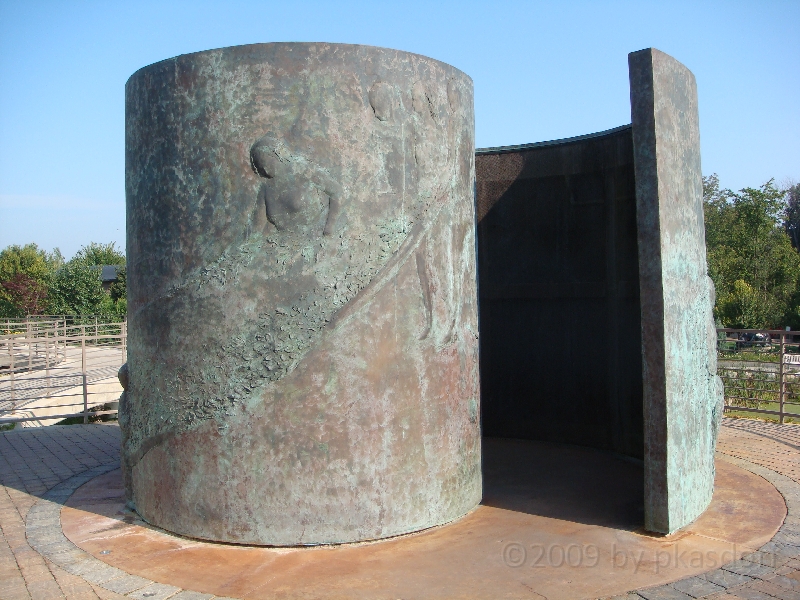 Western Michigan [2009] 192.JPG - Scenes from Frederik Meijer Gardens & Sculpture Park.